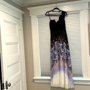 Like New Betsy & Adam Gown - Size 4